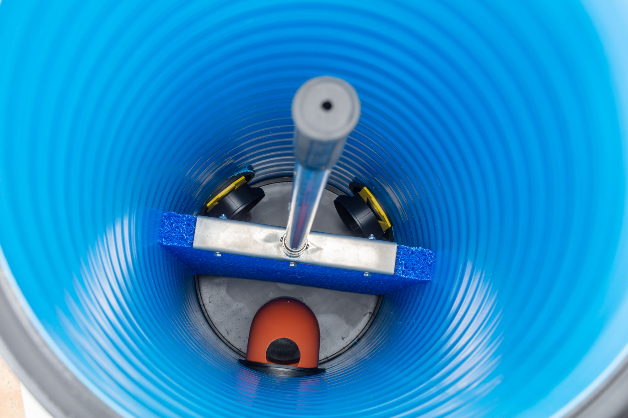 Distribution well with sludge stop filter 2 outlets - Image 2